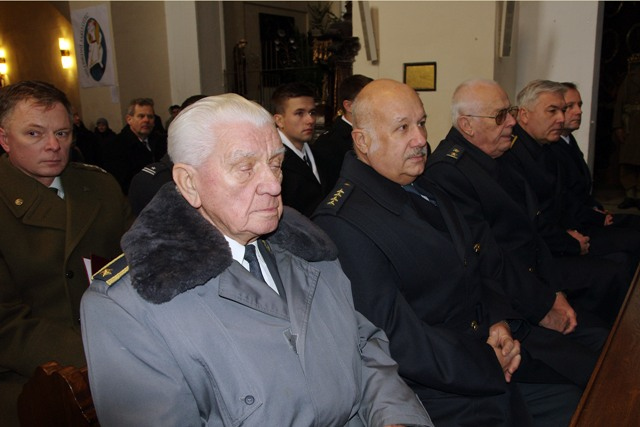 general_bocek_a_dalsi_smutecni_hoste.jpg