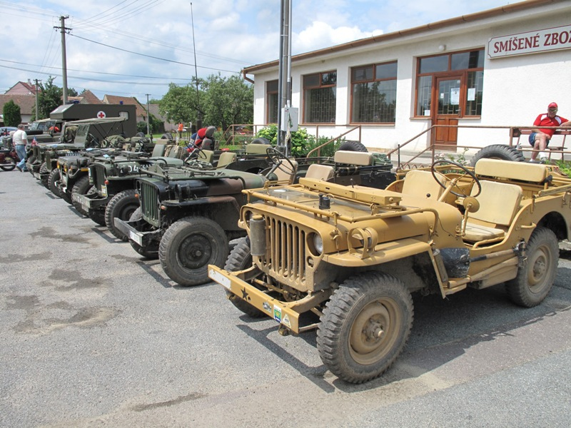 prezentace_vojenskych_historickych_vozidel_vvc_breznik_a_vvc_trebic.jpg