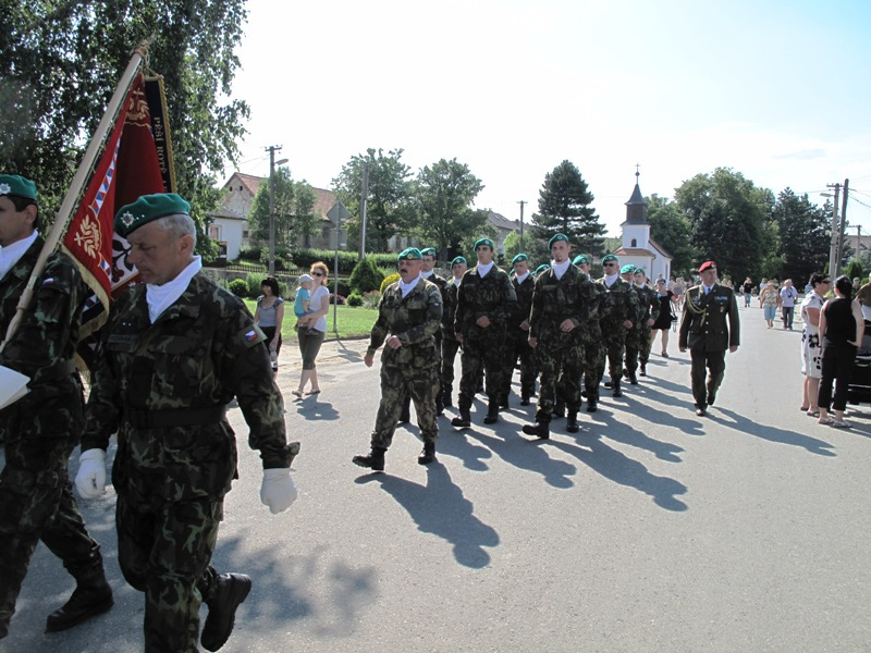 slavnostni_pochod_pesi_roty_aktivnich_zaloh_plukovnika_jana_kubise.jpg